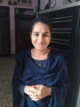पोस्टमार्टम हाउस में मृतका चंद्ररेखा के पति के बयान दर्ज करती पुलिस। संवाद पोस्टमार्टम हाउस में मृतका चंद्ररेखा के पति के बयान दर्ज करती पुलिस। संवाद