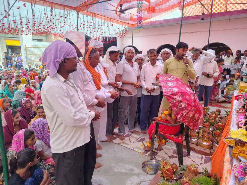 श्रीमद् भागवत कथा में मौजूद श्रद्धालु स्रोत संवाद