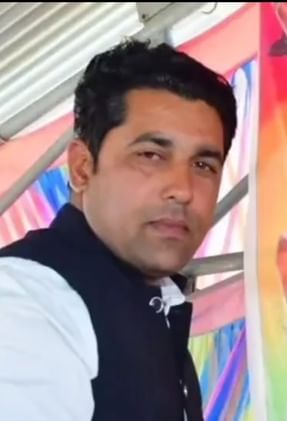 पुलिस द्वारा गिरफ्तार आरोपित और जप्त सामग्री।