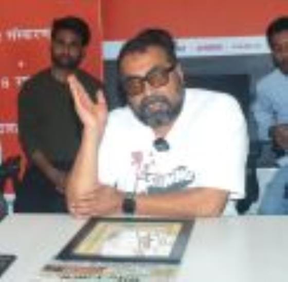 अमर उजाला कार्यालय में युवाओं के साथ फिल्म निर्देशक, निर्माता और पटकथा लेखक अनुराग कश्यप। -अमर अमर उजाला कार्यालय में युवाओं के साथ फिल्म निर्देशक, निर्माता और पटकथा लेखक अनुराग कश्यप। -अमर