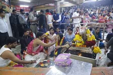 जयाप्रदा ने किए दर्शन