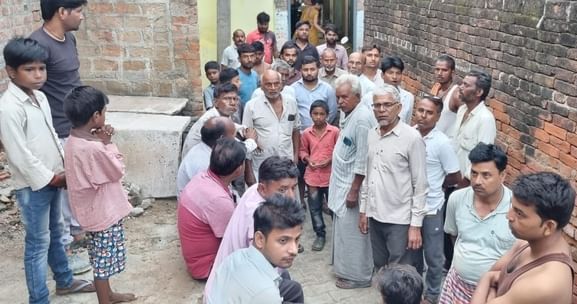फोटो - 10 घटनास्थल पर जांच पड़ताल करते एसपी डॉ. दुर्गेश कुमार। संवाद