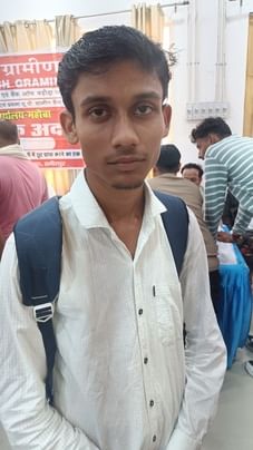 फोटो 13 एचएएमपी 30- जजी परिसर में लगे विभिन्न विभागों के स्टालों में पसरा सन्नाटा। संवाद