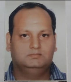 फोटो 22: एक शोरूम पर खड़ी बाईक। संवाद