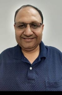 फोटो 22: एक शोरूम पर खड़ी बाईक। संवाद