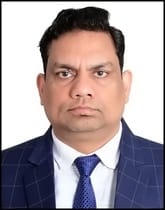फोटो 22: एक शोरूम पर खड़ी बाईक। संवाद
