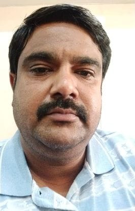 फोटो संख्या:54-महेंद्रगढ़ के वाहन शोरूम पर बाइक को देखते ग्राहक--संवाद फोटो संख्या:54-महेंद्रगढ़ के वाहन शोरूम पर बाइक को देखते ग्राहक--संवाद