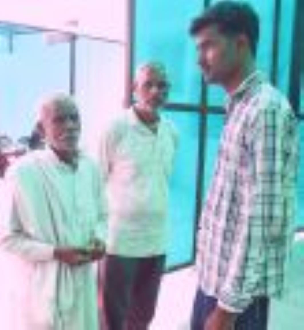 मृतक संजीव की फाइल फोटो मृतक संजीव की फाइल फोटो