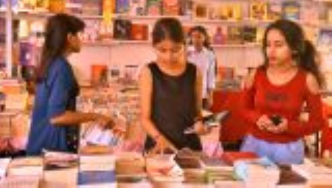 पुस्तक मेले के नौवें दिन उप मुख्यमंत्री ने किया दो पुस्तकों का विमोचन पुस्तक मेले के नौवें दिन उप मुख्यमंत्री ने किया दो पुस्तकों का विमोचन
