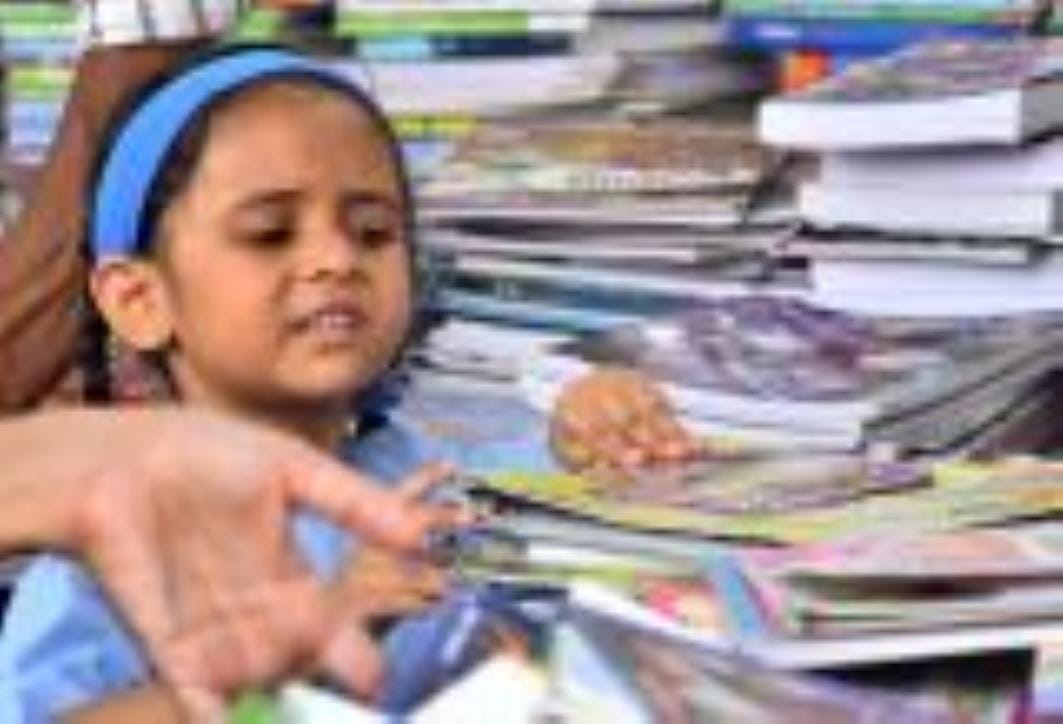 पुस्तक मेले के नौवें दिन उप मुख्यमंत्री ने किया दो पुस्तकों का विमोचन पुस्तक मेले के नौवें दिन उप मुख्यमंत्री ने किया दो पुस्तकों का विमोचन