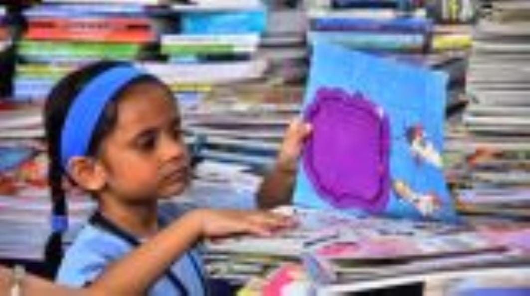 पुस्तक मेले के नौवें दिन उप मुख्यमंत्री ने किया दो पुस्तकों का विमोचन पुस्तक मेले के नौवें दिन उप मुख्यमंत्री ने किया दो पुस्तकों का विमोचन
