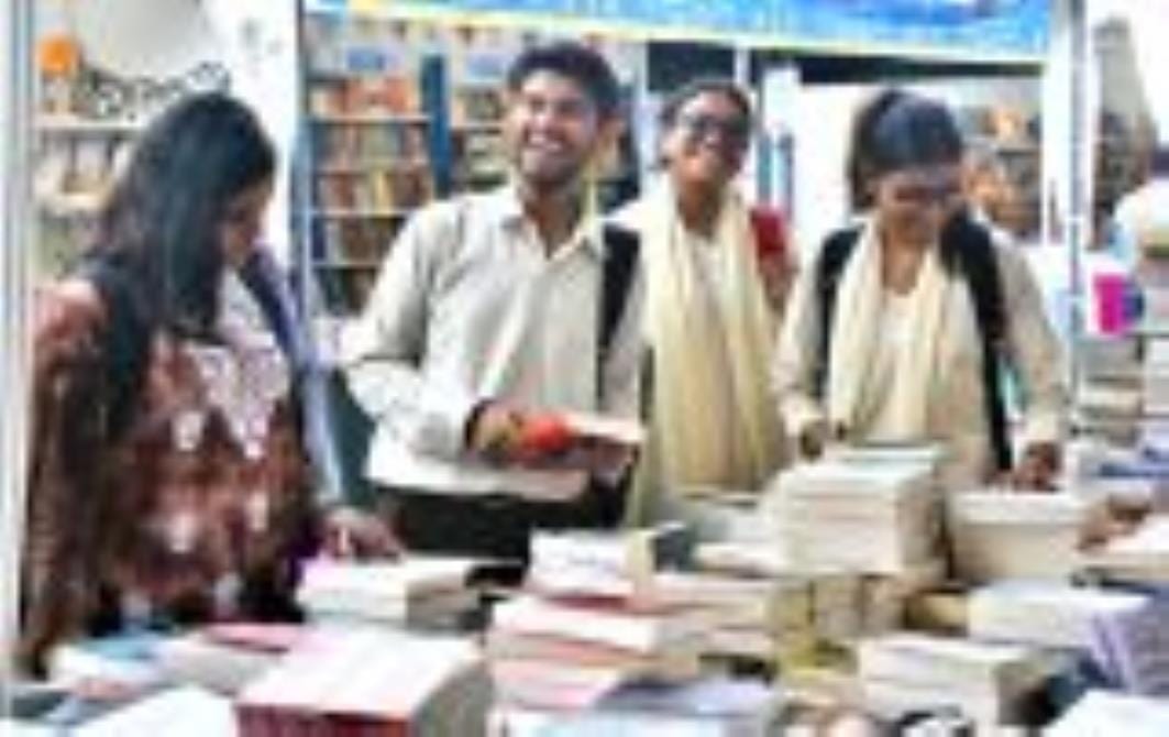 पुस्तक मेले के नौवें दिन उप मुख्यमंत्री ने किया दो पुस्तकों का विमोचन पुस्तक मेले के नौवें दिन उप मुख्यमंत्री ने किया दो पुस्तकों का विमोचन