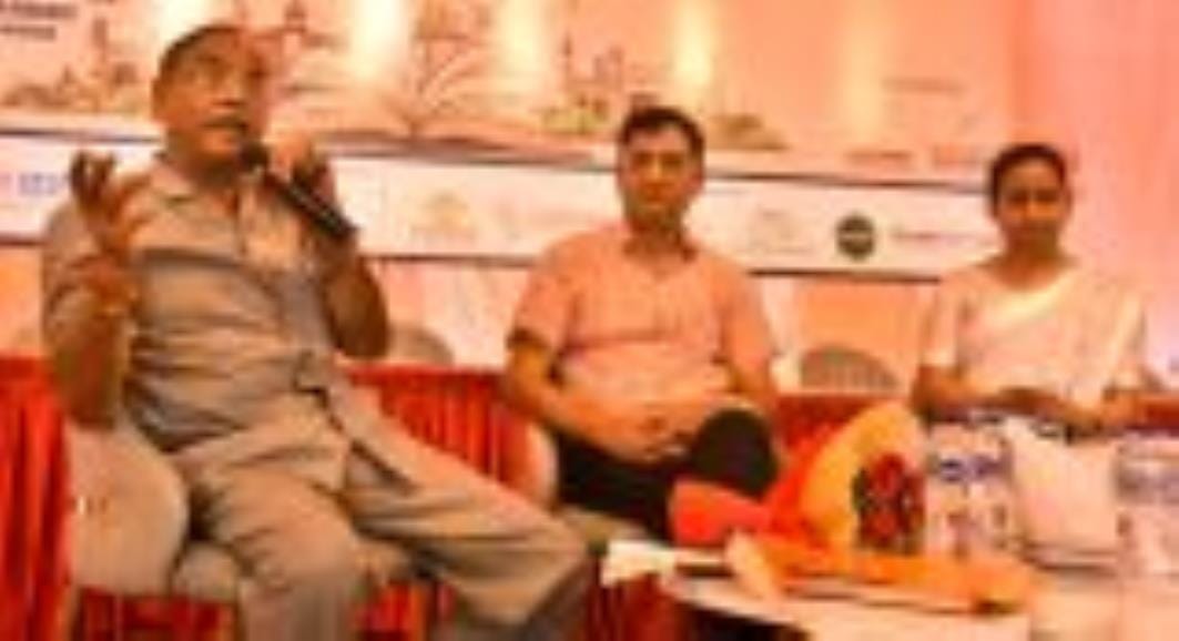 पुस्तक मेले के नौवें दिन उप मुख्यमंत्री ने किया दो पुस्तकों का विमोचन पुस्तक मेले के नौवें दिन उप मुख्यमंत्री ने किया दो पुस्तकों का विमोचन