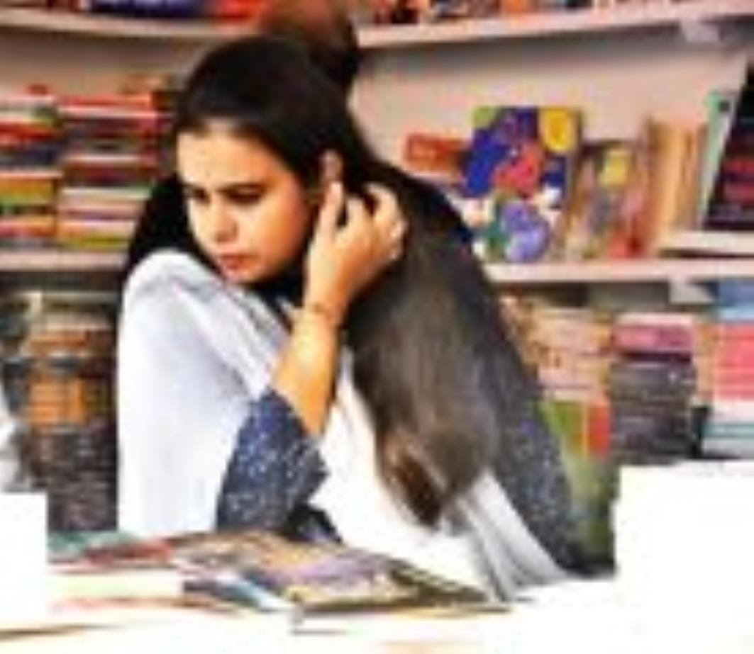 पुस्तक मेले के नौवें दिन उप मुख्यमंत्री ने किया दो पुस्तकों का विमोचन पुस्तक मेले के नौवें दिन उप मुख्यमंत्री ने किया दो पुस्तकों का विमोचन