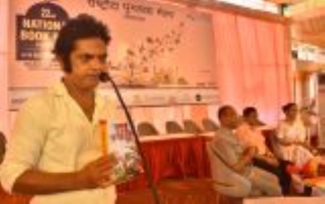 पुस्तक मेले के नौवें दिन उप मुख्यमंत्री ने किया दो पुस्तकों का विमोचन पुस्तक मेले के नौवें दिन उप मुख्यमंत्री ने किया दो पुस्तकों का विमोचन
