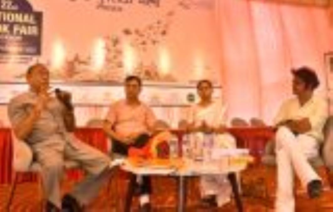 पुस्तक मेले के नौवें दिन उप मुख्यमंत्री ने किया दो पुस्तकों का विमोचन पुस्तक मेले के नौवें दिन उप मुख्यमंत्री ने किया दो पुस्तकों का विमोचन