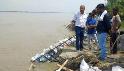 तंबौर क्षेत्र में कटान करती शारदा नदी। तंबौर क्षेत्र में कटान करती शारदा नदी।