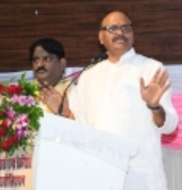 टेंट-कैटरर्स और डेकोरेशन वेलफेयर एसो. के कार्यक्रम में डिप्टी सीएम ब्रजेश पाठक का सम्मान करते व टेंट-कैटरर्स और डेकोरेशन वेलफेयर एसो. के कार्यक्रम में डिप्टी सीएम ब्रजेश पाठक का सम्मान करते व