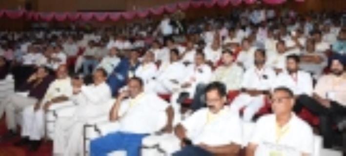 टेंट-कैटरर्स और डेकोरेशन वेलफेयर एसो. के कार्यक्रम में डिप्टी सीएम ब्रजेश पाठक का सम्मान करते व टेंट-कैटरर्स और डेकोरेशन वेलफेयर एसो. के कार्यक्रम में डिप्टी सीएम ब्रजेश पाठक का सम्मान करते व