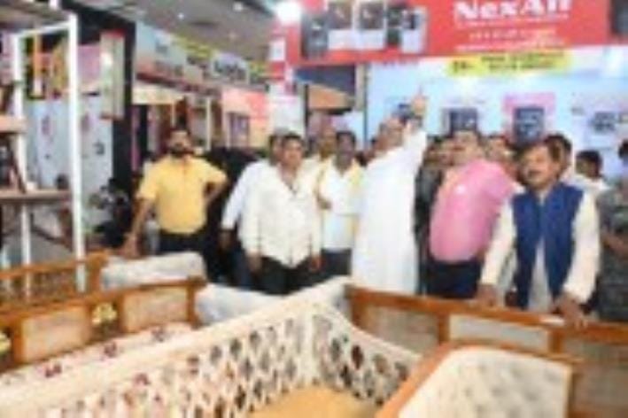 टेंट-कैटरर्स और डेकोरेशन वेलफेयर एसो. के कार्यक्रम में डिप्टी सीएम ब्रजेश पाठक का सम्मान करते व टेंट-कैटरर्स और डेकोरेशन वेलफेयर एसो. के कार्यक्रम में डिप्टी सीएम ब्रजेश पाठक का सम्मान करते व