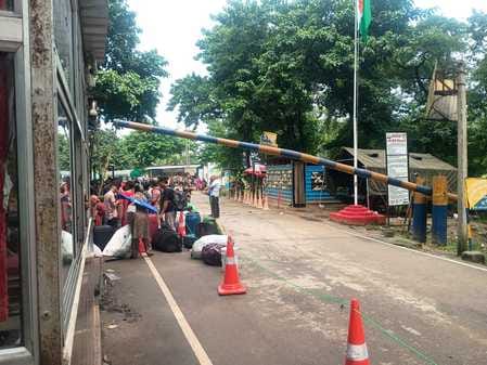 धनगढ़ी-नेपाल में हुई आगजनी में जलती बिल्डिंग। फाइल फोटो धनगढ़ी-नेपाल में हुई आगजनी में जलती बिल्डिंग। फाइल फोटो