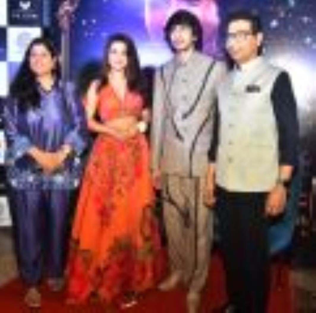 12 सितंबर को रिलीज हुई फिल्म ''लव इन वियतनाम'' के अभिनेता शांतनु माहेश्वरी और अभिनेत्री अवनीत क 12 सितंबर को रिलीज हुई फिल्म ''लव इन वियतनाम'' के अभिनेता शांतनु माहेश्वरी और अभिनेत्री अवनीत क