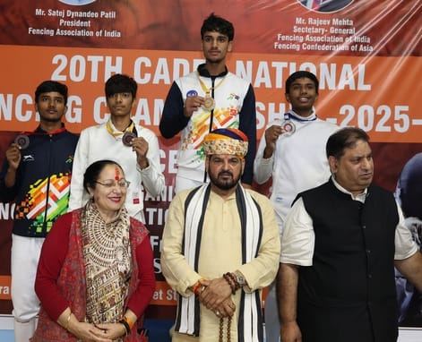 अंतरराष्ट्रीय स्टेडियम गौलापार में फेंसिंग प्रतियोगिता के समापन अवसर पर खिलाड़ियों से परिजय प्र अंतरराष्ट्रीय स्टेडियम गौलापार में फेंसिंग प्रतियोगिता के समापन अवसर पर खिलाड़ियों से परिजय प्र