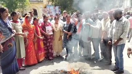 डोटासरा की विवादित टिप्पणी पर अजमेर में पुतला फूंका