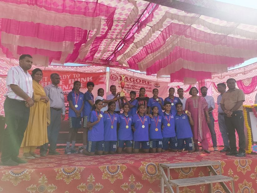 फोटो संख्या:80- निजी स्कूल में आयोजित बास्केटबॉल प्रतियोगिता में अंडर 17 आर्य वर्ग में विजेता छ