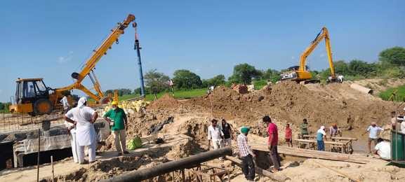 गांव भीमेवाला में जलभराव से खराब हुई नरमे की फसल। संवाद