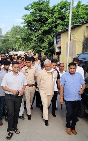 जिला अस्पताल का निरीक्षण करते मंत्री किरोड़ी लाल 