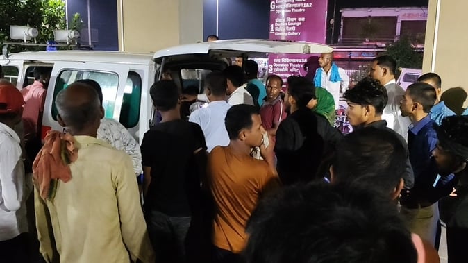 मधेपुरा सदर अस्पताल पोस्टमार्टम के लिए पहुंचे परिजन