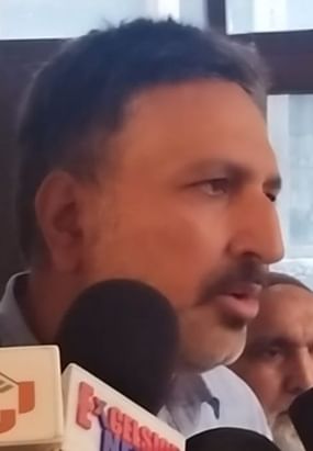 राजबाग में आयोजित सेमिनार के बाद संबोधित करते हस्तशिल्प निदेशक मसरत जिया। अमर उजाला