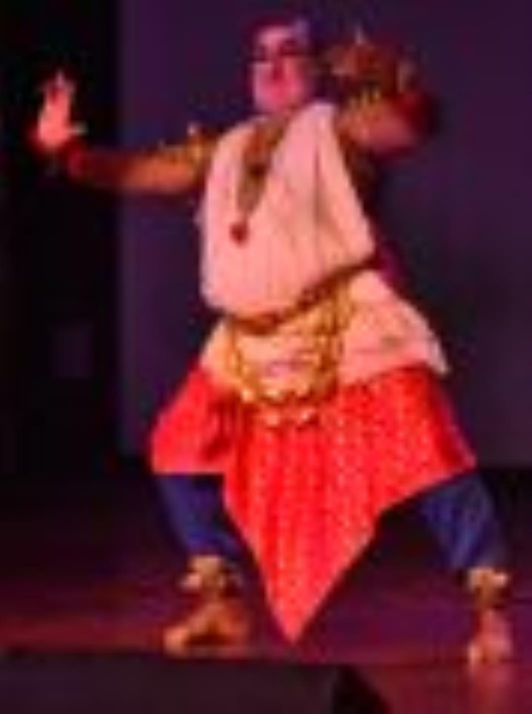 राय उमानाथ बली प्रेक्षागृह में प्रस्तुति देेते कलामंडलम एम अमलजीथ। राय उमानाथ बली प्रेक्षागृह में प्रस्तुति देेते कलामंडलम एम अमलजीथ।
