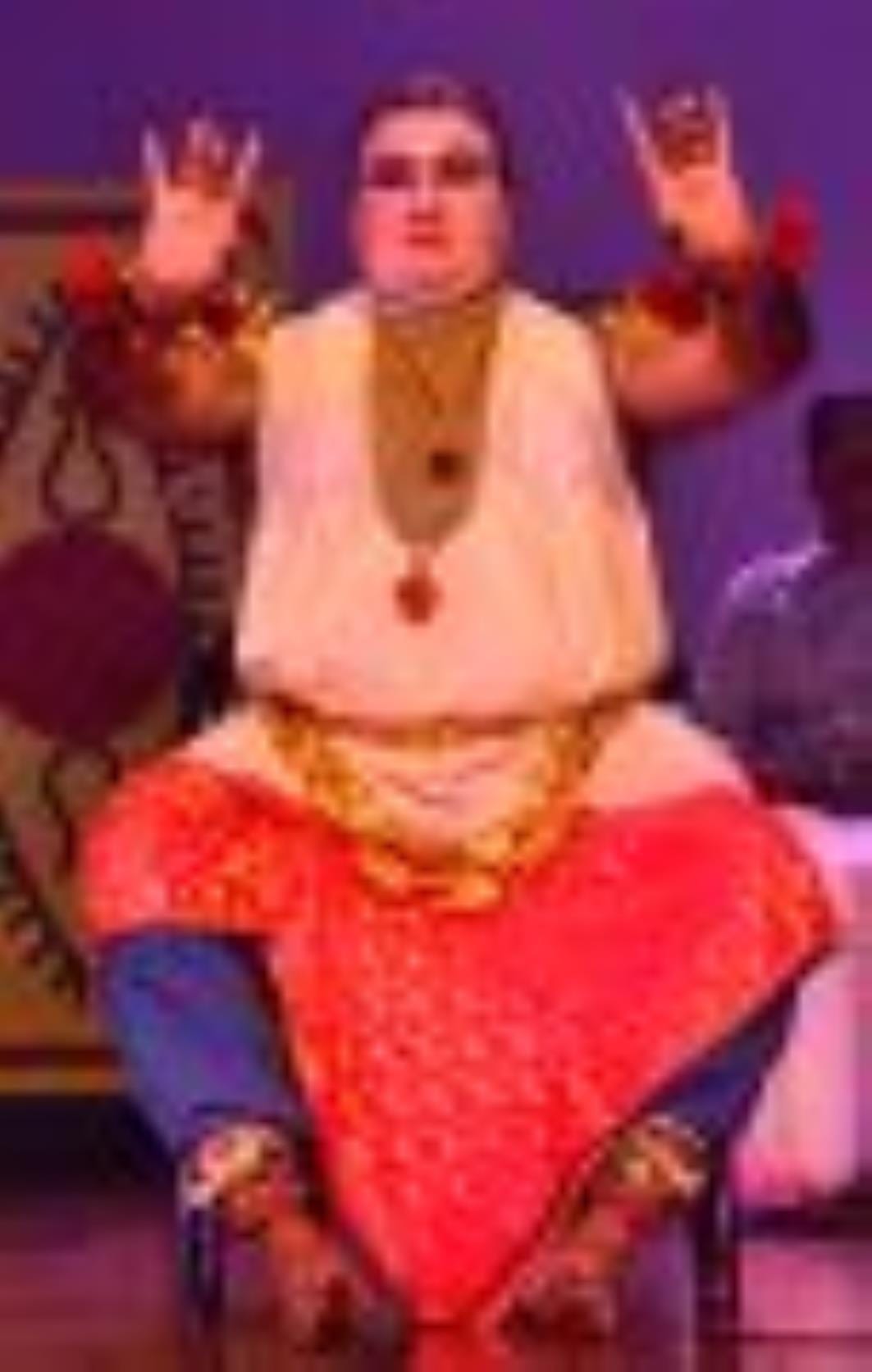 राय उमानाथ बली प्रेक्षागृह में प्रस्तुति देेते कलामंडलम एम अमलजीथ। राय उमानाथ बली प्रेक्षागृह में प्रस्तुति देेते कलामंडलम एम अमलजीथ।