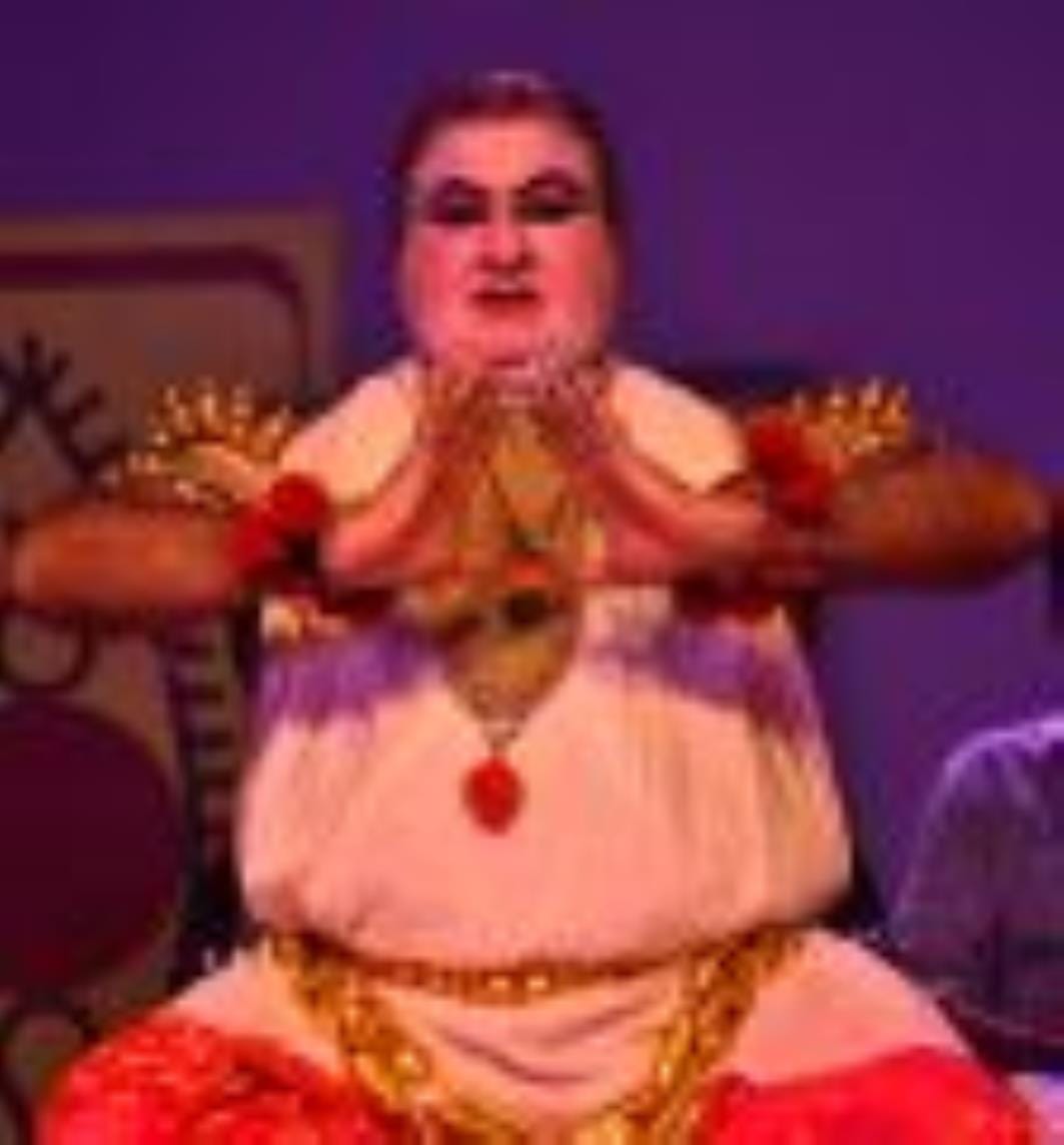 राय उमानाथ बली प्रेक्षागृह में प्रस्तुति देेते कलामंडलम एम अमलजीथ। राय उमानाथ बली प्रेक्षागृह में प्रस्तुति देेते कलामंडलम एम अमलजीथ।