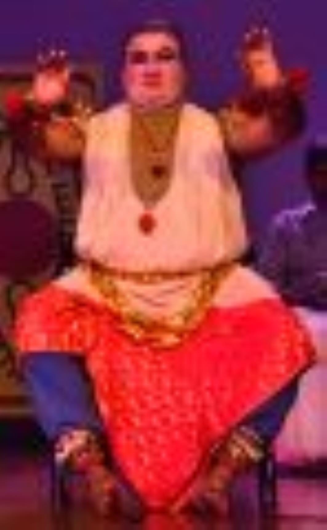 राय उमानाथ बली प्रेक्षागृह में प्रस्तुति देेते कलामंडलम एम अमलजीथ। राय उमानाथ बली प्रेक्षागृह में प्रस्तुति देेते कलामंडलम एम अमलजीथ।