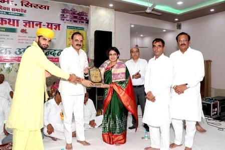 सिरसा। बिश्नोई सभा सिरसा में विजेता खिलाड़ियों व प्रतिभावान बच्चों के साथ समाज के लोग व संत सं
