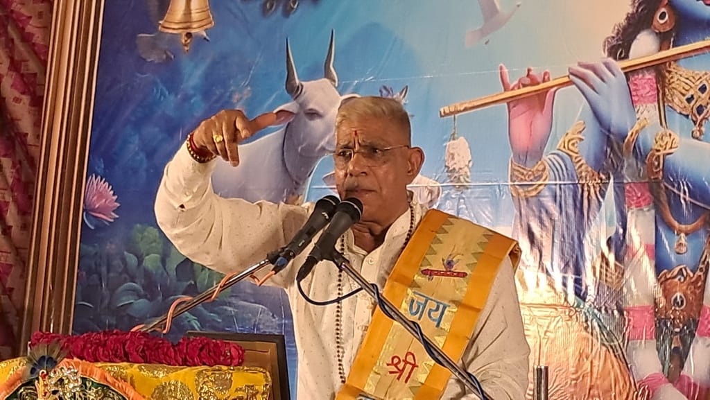 सिरसा।प्रभात पैलेस मेंआयोजित श्रीमद्भागवत कथा सुनते हुए श्रद्धालु। समिति सिरसा।प्रभात पैलेस मेंआयोजित श्रीमद्भागवत कथा सुनते हुए श्रद्धालु। समिति
