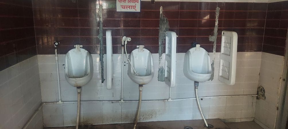 15जेएनडी22: लखविंद्र दुकानदार। 15जेएनडी22: लखविंद्र दुकानदार।