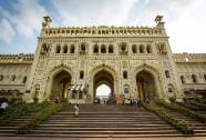 1798 से 1814 के बीच बनी छतर मंजिल नवाब सआदत अली खां ने अपनी मां छत्तर कुंवर के नाम पर बनवाना शु