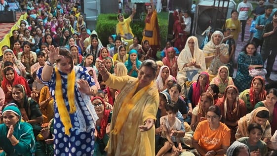 -फोटो 60 : जागरण में भजन प्रस्तुत करते गायक। स्रोत समिति -फोटो 60 : जागरण में भजन प्रस्तुत करते गायक। स्रोत समिति