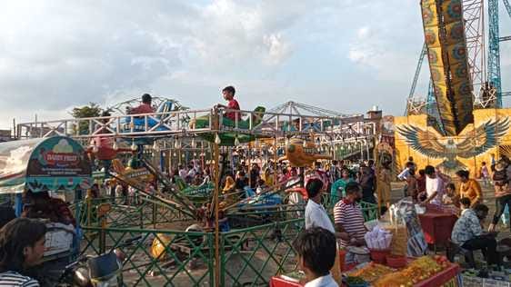 जाहरवीर गोगा जी की महिमा का गुणगान करते कलाकार। संवाद