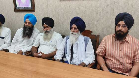 कुरुक्षेत्र। मुख्यालय पर पत्रकारों से बातचीत करते हुए हरियाणा कमेटी के अध्यक्ष जगदीश सिंह झींडा कुरुक्षेत्र। मुख्यालय पर पत्रकारों से बातचीत करते हुए हरियाणा कमेटी के अध्यक्ष जगदीश सिंह झींडा