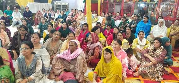 कथा सुनाते राधे-राधे महाराज। स्रोत : सोशल मीडिया कथा सुनाते राधे-राधे महाराज। स्रोत : सोशल मीडिया