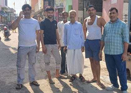 खितौरा में पाइप लाइन के गड्ढे। संवाद खितौरा में पाइप लाइन के गड्ढे। संवाद