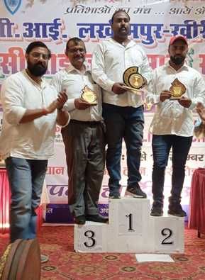 शतरंज प्रतियोगिता में अपनी किस्मत आजमाते खिलाड़ी। स्रोत : आयोजक