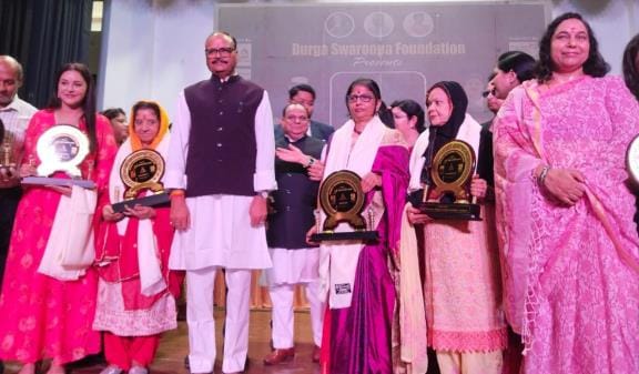 उर्दू अकादमी के प्रेक्षागृह में हुए कार्यक्रम में उप मुख्यमंत्री ब्रजेश पाठक ने विभूतियों को कि उर्दू अकादमी के प्रेक्षागृह में हुए कार्यक्रम में उप मुख्यमंत्री ब्रजेश पाठक ने विभूतियों को कि
