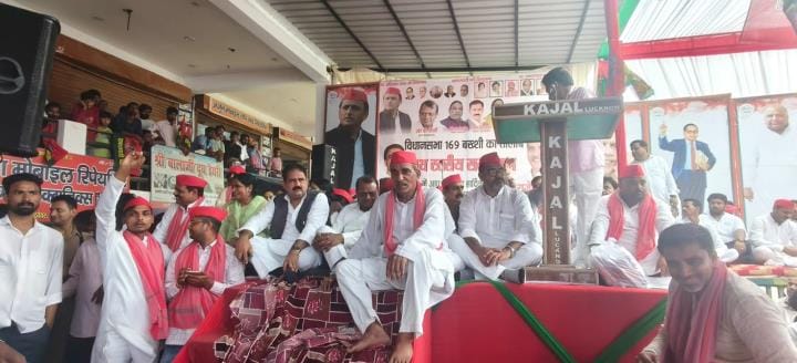 बीकेटी में बूथ स्तरीय सम्मेलन में मुख्य अतिथि महासचिव अताउर्रहमान, सांसद आर के चौधरी, पूर्व विध बीकेटी में बूथ स्तरीय सम्मेलन में मुख्य अतिथि महासचिव अताउर्रहमान, सांसद आर के चौधरी, पूर्व विध