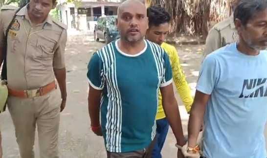 फोटो 15 एचएएमपी 10= जेल के सामने जाम लगाए मृतक बंदी के परिजन व ग्रामीण। संवाद